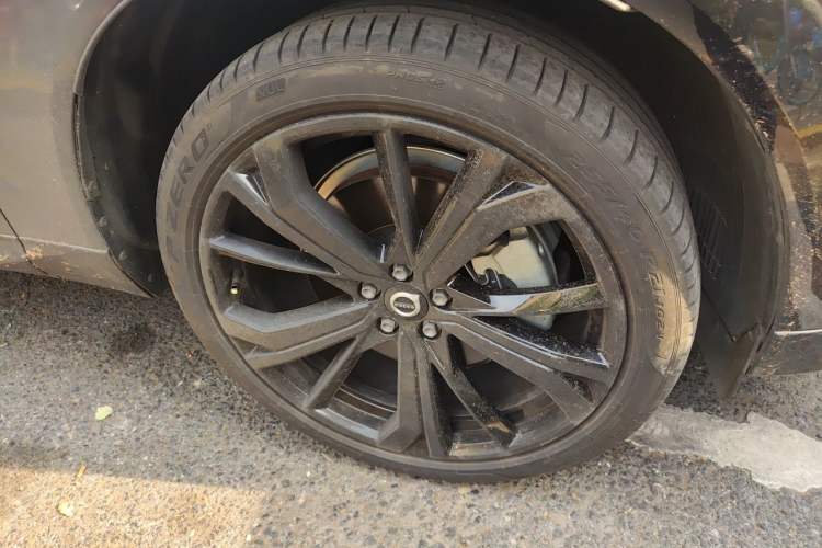 Used Volvo XC60 New Energy 2024 T8 Plug-in Hybrid Long-Range All-Wheel Drive Zhiyuan Polar Night Edition Right Front Wheel Hub