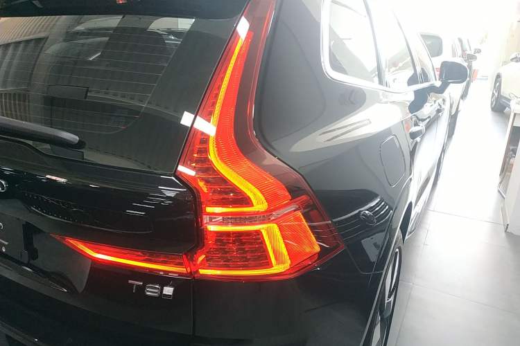 Used Volvo XC60 New Energy 2024 T8 Plug-in Hybrid Long-Range All-Wheel Drive Smart Luxury Edition Right Rear Taillight