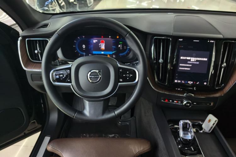 Used Volvo XC60 New Energy 2024 T8 Plug-in Hybrid Long-Range All-Wheel Drive Smart Luxury Edition Steering Wheel