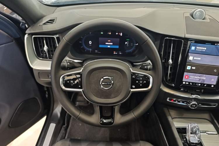Used Volvo XC60 New Energy 2024 T8 Plug-in Hybrid Long-Range All-Wheel Drive Zhiyuan Polar Night Edition Steering Wheel
