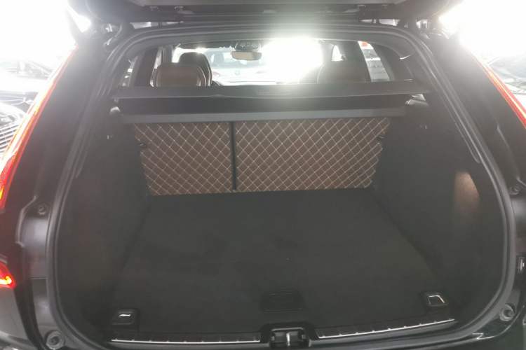 Used Volvo XC60 New Energy 2024 T8 Plug-in Hybrid Long-Range All-Wheel Drive Smart Luxury Edition Trunk