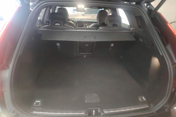 Used Volvo XC60 New Energy 2024 T8 Plug-in Hybrid Long-Range All-Wheel Drive Zhiyuan Polar Night Edition Trunk