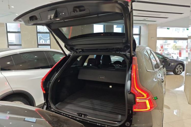 Used Volvo XC60 New Energy 2024 T8 Plug-in Hybrid Long-Range All-Wheel Drive Zhiyuan Polar Night Edition Trunk