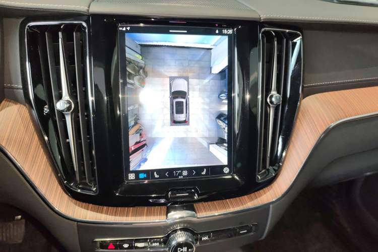 Used Volvo XC60 New Energy 2024 T8 Plug-in Hybrid Long-Range All-Wheel Drive Smart Luxury Edition Audio And AC Panel