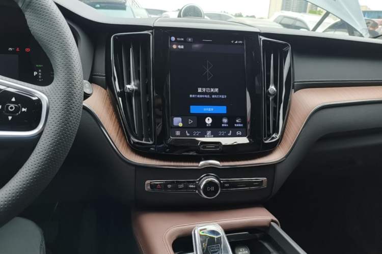 Used Volvo XC60 New Energy 2024 T8 Plug-in Hybrid Long-Range All-Wheel Drive Smart Luxury Edition Audio And AC Panel