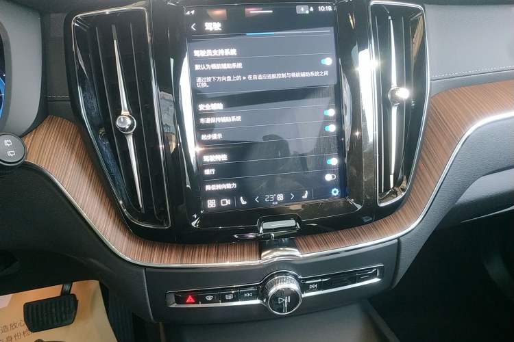 Used Volvo XC60 New Energy 2024 T8 Plug-in Hybrid Long-Range All-Wheel Drive Smart Luxury Edition Audio And AC Panel