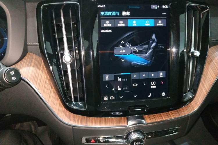 Used Volvo XC60 New Energy 2024 T8 Plug-in Hybrid Long-Range All-Wheel Drive Smart Luxury Edition Audio And AC Panel