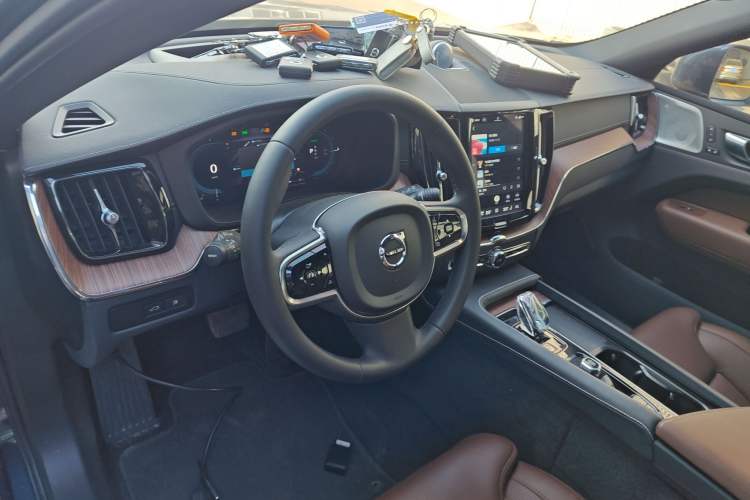 Used Volvo XC60 New Energy 2024 T8 Plug-in Hybrid Long-Range All-Wheel Drive Smart Luxury Edition Center Console