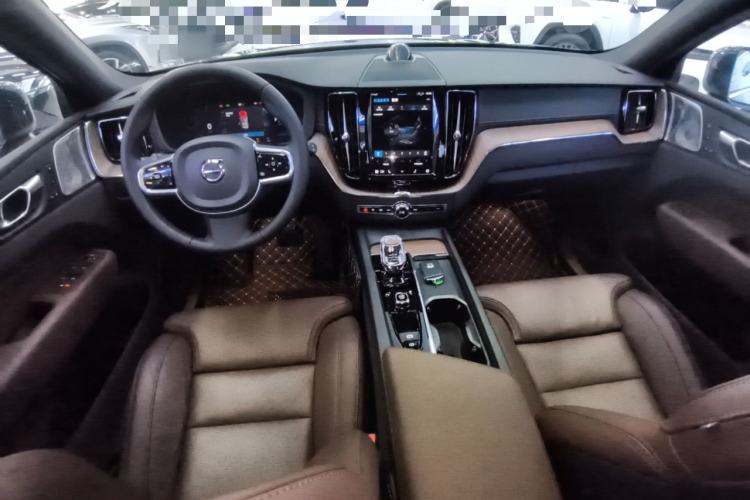 Used Volvo XC60 New Energy 2024 T8 Plug-in Hybrid Long-Range All-Wheel Drive Smart Luxury Edition Center Console