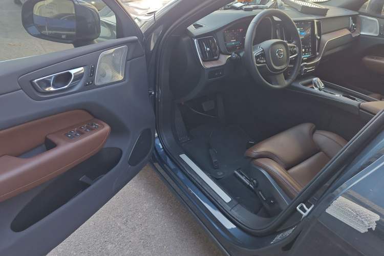 Used Volvo XC60 New Energy 2024 T8 Plug-in Hybrid Long-Range All-Wheel Drive Smart Luxury Edition Driver Seat