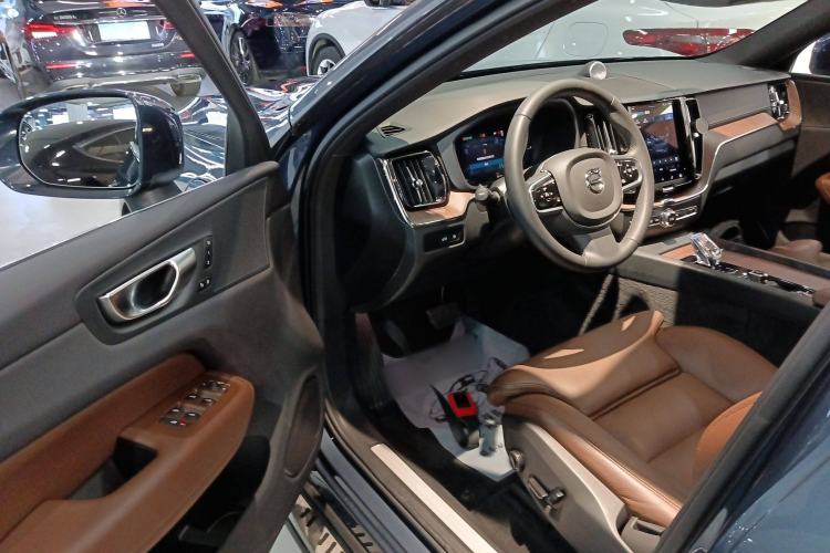Used Volvo XC60 New Energy 2024 T8 Plug-in Hybrid Long-Range All-Wheel Drive Smart Luxury Edition Driver Seat