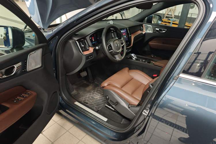 Used Volvo XC60 New Energy 2024 T8 Plug-in Hybrid Long-Range All-Wheel Drive Smart Luxury Edition Driver Seat