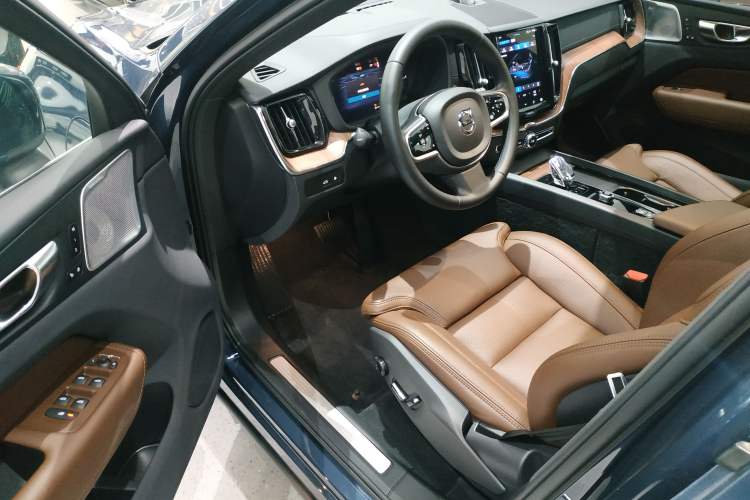 Used Volvo XC60 New Energy 2024 T8 Plug-in Hybrid Long-Range All-Wheel Drive Smart Luxury Edition Driver Seat