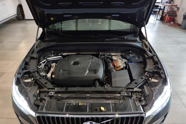 Used Volvo XC60 New Energy 2024 T8 Plug-in Hybrid Long-Range All-Wheel Drive Smart Luxury Edition Engine Bay