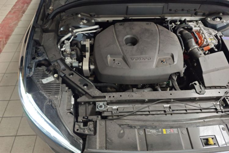Used Volvo XC60 New Energy 2024 T8 Plug-in Hybrid Long-Range All-Wheel Drive Smart Luxury Edition Engine Bay Right