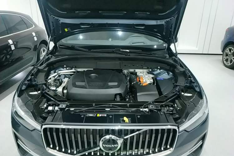 Used Volvo XC60 New Energy 2024 T8 Plug-in Hybrid Long-Range All-Wheel Drive Smart Luxury Edition Engine Bay