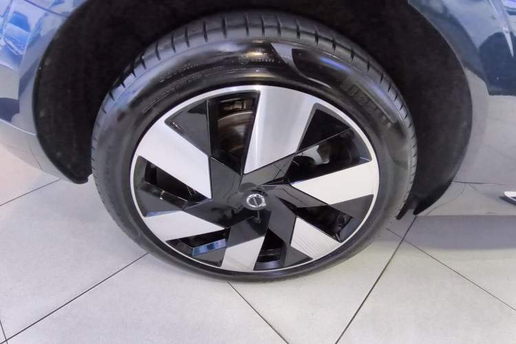 Used Volvo XC60 New Energy 2024 T8 Plug-in Hybrid Long-Range All-Wheel Drive Smart Luxury Edition Exterior 5