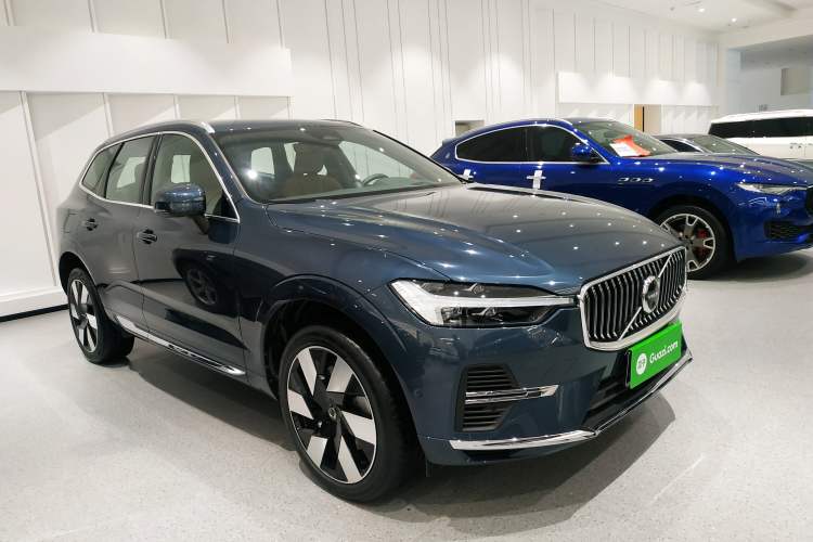 Used Volvo XC60 New Energy 2024 T8 Plug-in Hybrid Long-Range All-Wheel Drive Smart Luxury Edition Front Right 45 Deg