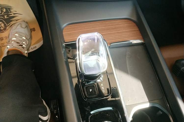 Used Volvo XC60 New Energy 2024 T8 Plug-in Hybrid Long-Range All-Wheel Drive Smart Luxury Edition Gear Lever