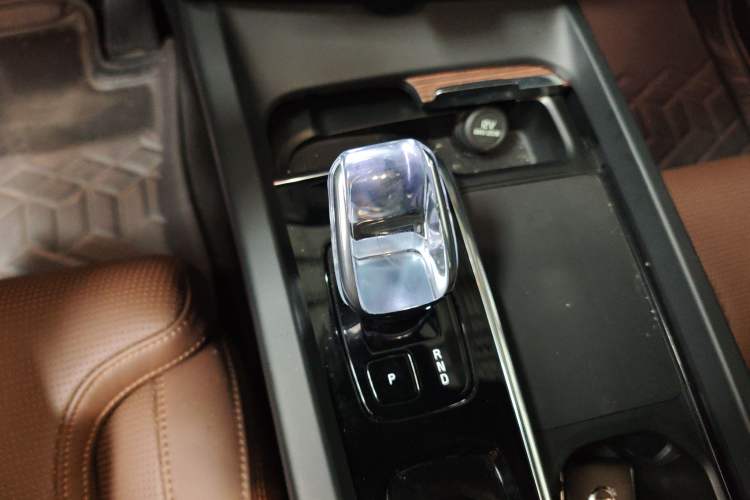Used Volvo XC60 New Energy 2024 T8 Plug-in Hybrid Long-Range All-Wheel Drive Smart Luxury Edition Gear Lever