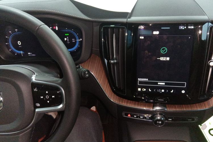 Used Volvo XC60 New Energy 2024 T8 Plug-in Hybrid Long-Range All-Wheel Drive Smart Luxury Edition Interior 2