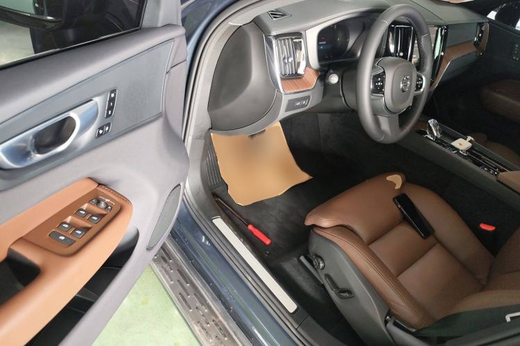 Used Volvo XC60 New Energy 2024 T8 Plug-in Hybrid Long-Range All-Wheel Drive Smart Luxury Edition Interior 3