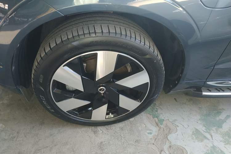 Used Volvo XC60 New Energy 2024 T8 Plug-in Hybrid Long-Range All-Wheel Drive Smart Luxury Edition Left Front Wheel Hub