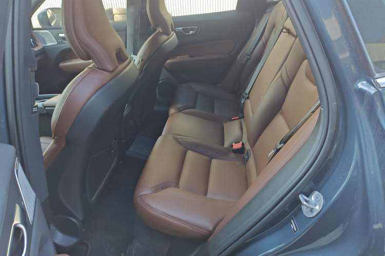 Used Volvo XC60 New Energy 2024 T8 Plug-in Hybrid Long-Range All-Wheel Drive Smart Luxury Edition Left Rear Seat
