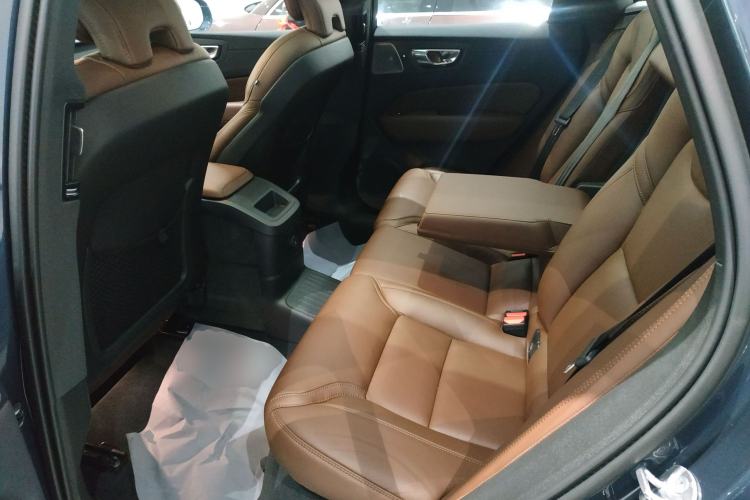Used Volvo XC60 New Energy 2024 T8 Plug-in Hybrid Long-Range All-Wheel Drive Smart Luxury Edition Left Rear Seat