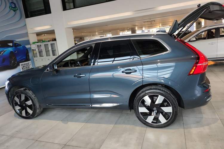 Used Volvo XC60 New Energy 2024 T8 Plug-in Hybrid Long-Range All-Wheel Drive Smart Luxury Edition Left Side