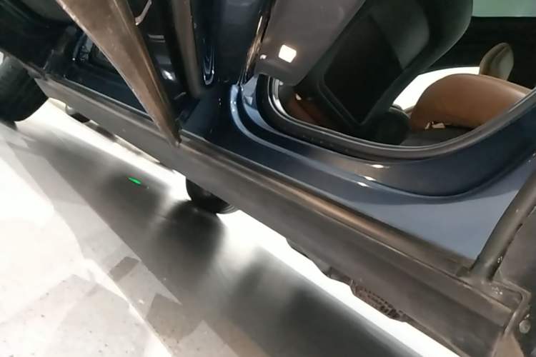 Used Volvo XC60 New Energy 2024 T8 Plug-in Hybrid Long-Range All-Wheel Drive Smart Luxury Edition Left Side Sill