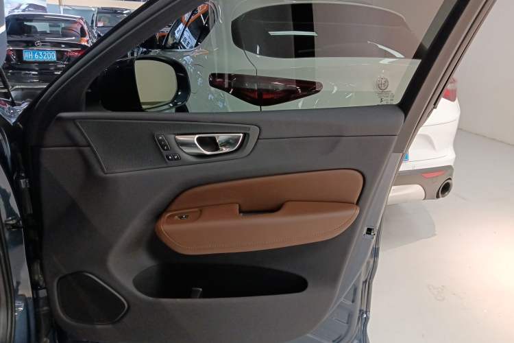Used Volvo XC60 New Energy 2024 T8 Plug-in Hybrid Long-Range All-Wheel Drive Smart Luxury Edition Right Front Door Interior