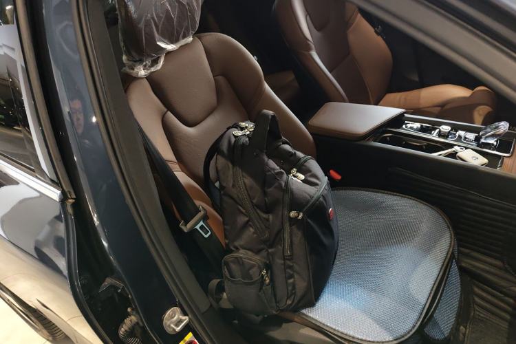 Used Volvo XC60 New Energy 2024 T8 Plug-in Hybrid Long-Range All-Wheel Drive Smart Luxury Edition Right Front Seat