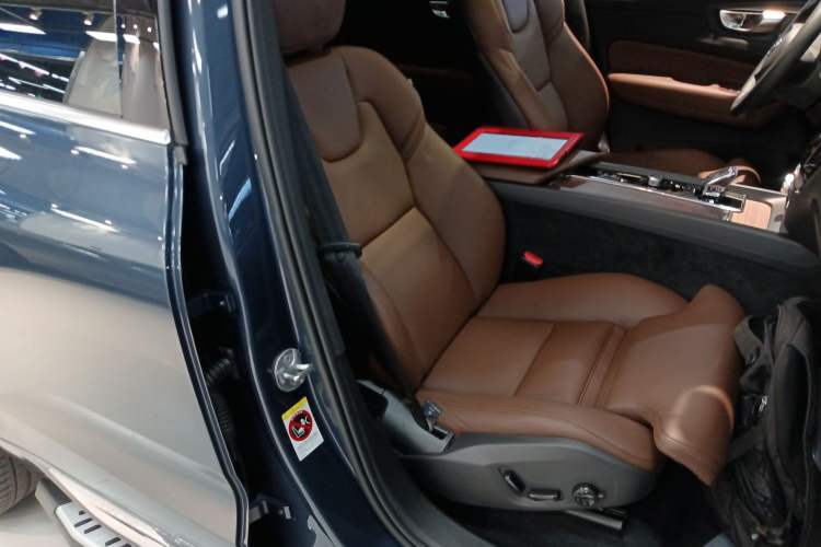 Used Volvo XC60 New Energy 2024 T8 Plug-in Hybrid Long-Range All-Wheel Drive Smart Luxury Edition Right Front Seat
