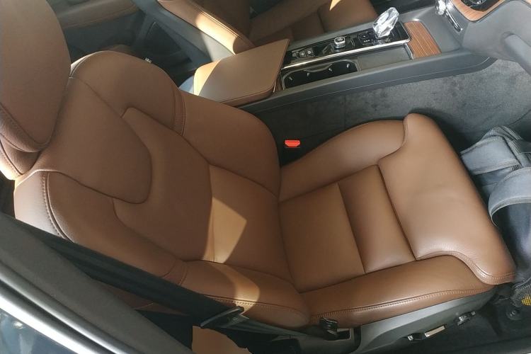 Used Volvo XC60 New Energy 2024 T8 Plug-in Hybrid Long-Range All-Wheel Drive Smart Luxury Edition Right Front Seat