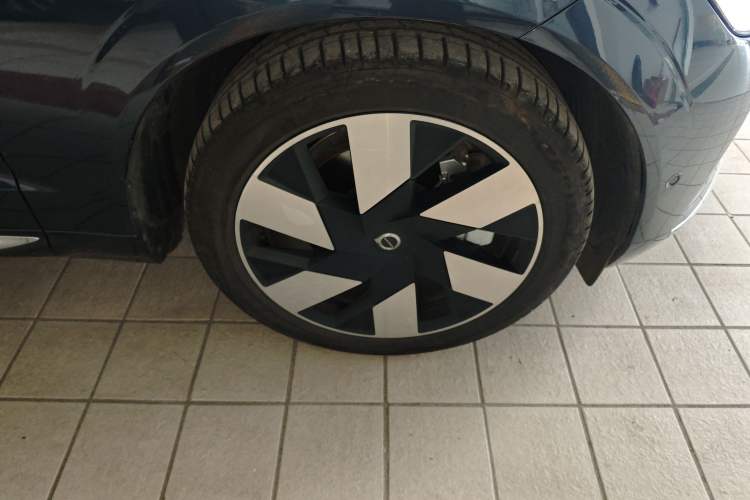 Used Volvo XC60 New Energy 2024 T8 Plug-in Hybrid Long-Range All-Wheel Drive Smart Luxury Edition Right Front Wheel Hub