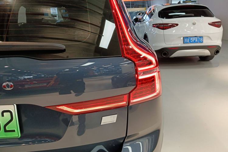 Used Volvo XC60 New Energy 2024 T8 Plug-in Hybrid Long-Range All-Wheel Drive Smart Luxury Edition Right Rear Taillight