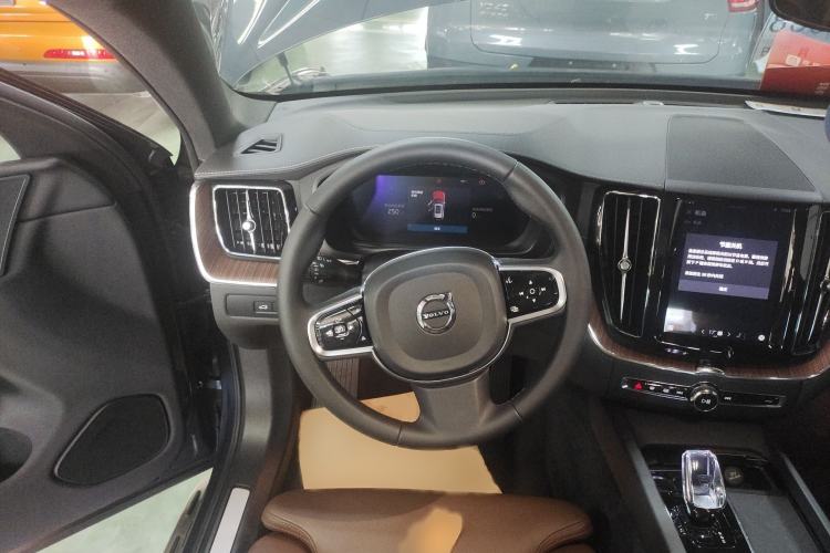 Used Volvo XC60 New Energy 2024 T8 Plug-in Hybrid Long-Range All-Wheel Drive Smart Luxury Edition Steering Wheel