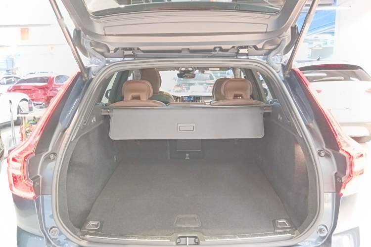 Used Volvo XC60 New Energy 2024 T8 Plug-in Hybrid Long-Range All-Wheel Drive Smart Luxury Edition Trunk