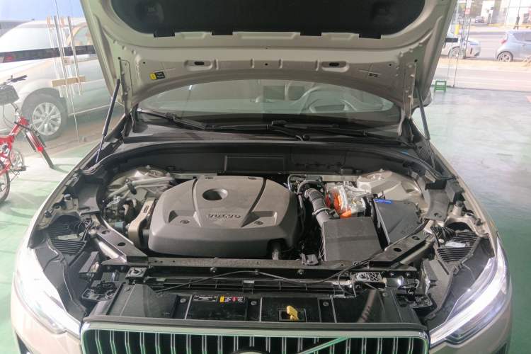 Used Volvo XC60 New Energy 2024 T8 Plug-in Hybrid Long-Range All-Wheel Drive Smart Luxury Edition Engine Bay