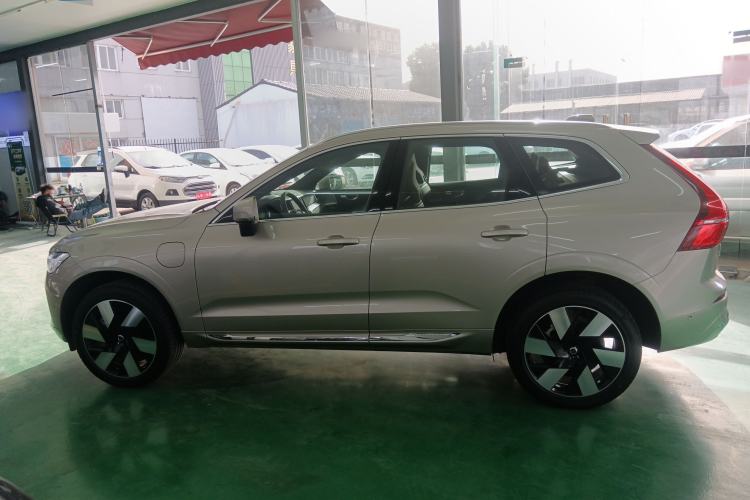 Used Volvo XC60 New Energy 2024 T8 Plug-in Hybrid Long-Range All-Wheel Drive Smart Luxury Edition Exterior 3