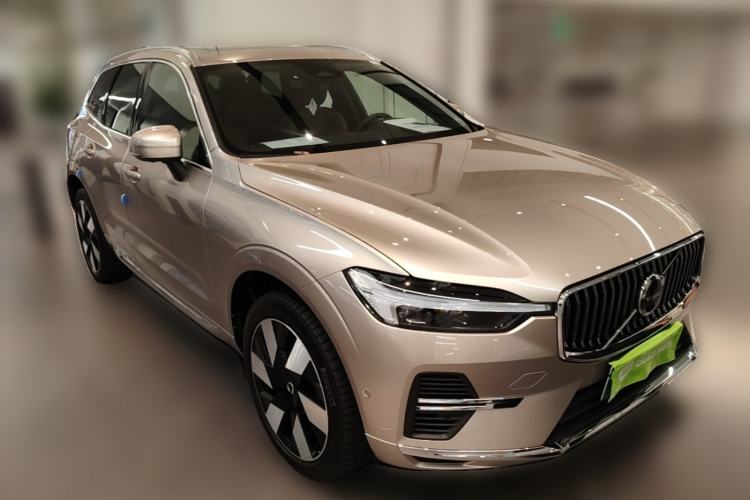 Used Volvo XC60 New Energy 2024 T8 Plug-in Hybrid Long-Range All-Wheel Drive Smart Luxury Edition Front Right 45 Deg