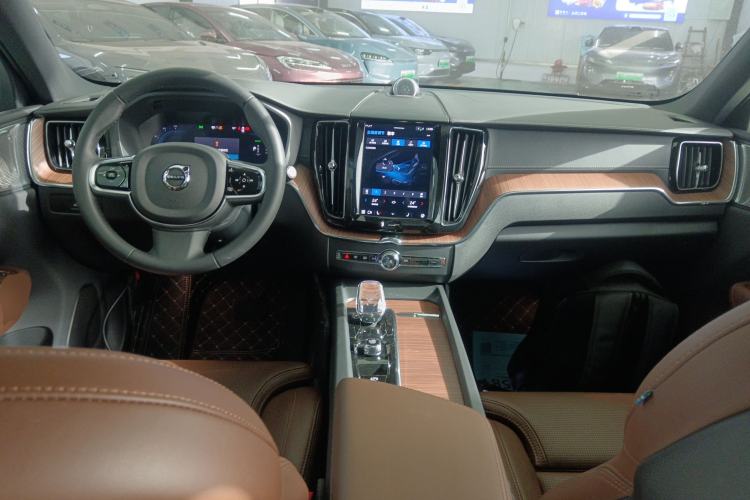 Used Volvo XC60 New Energy 2024 T8 Plug-in Hybrid Long-Range All-Wheel Drive Smart Luxury Edition Interior 2