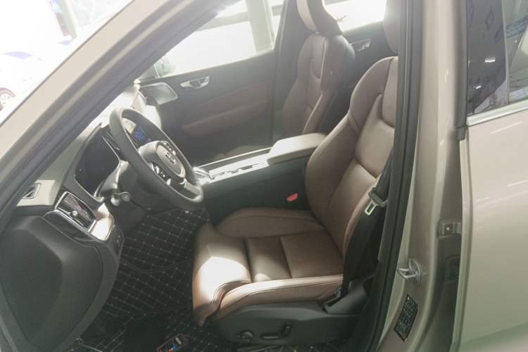 Used Volvo XC60 New Energy 2024 T8 Plug-in Hybrid Long-Range All-Wheel Drive Smart Luxury Edition Left Front Seat