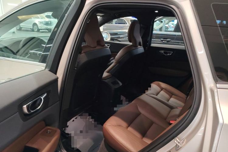 Used Volvo XC60 New Energy 2024 T8 Plug-in Hybrid Long-Range All-Wheel Drive Smart Luxury Edition Left Rear Seat