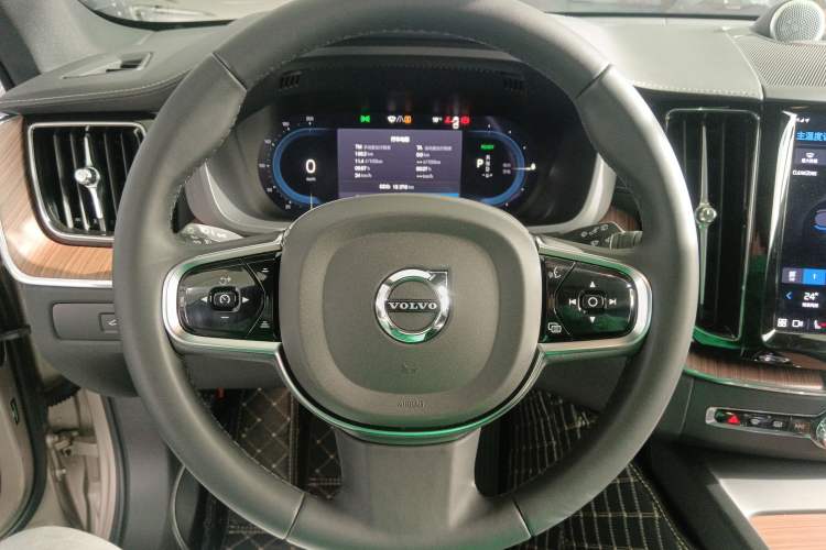 Used Volvo XC60 New Energy 2024 T8 Plug-in Hybrid Long-Range All-Wheel Drive Smart Luxury Edition Steering Wheel