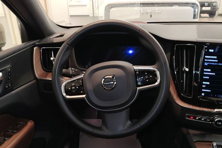 Used Volvo XC60 New Energy 2024 T8 Plug-in Hybrid Long-Range All-Wheel Drive Smart Luxury Edition Steering Wheel