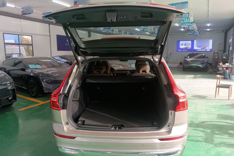 Used Volvo XC60 New Energy 2024 T8 Plug-in Hybrid Long-Range All-Wheel Drive Smart Luxury Edition Trunk