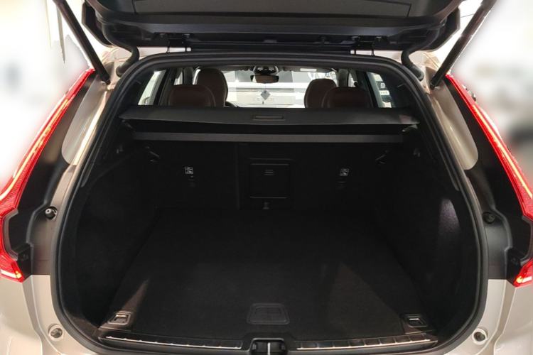 Used Volvo XC60 New Energy 2024 T8 Plug-in Hybrid Long-Range All-Wheel Drive Smart Luxury Edition Trunk