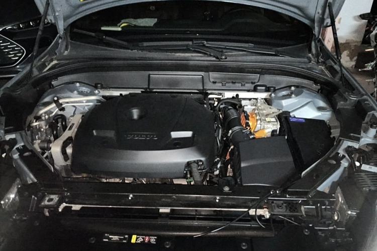 Used Volvo XC60 New Energy 2024 T8 Plug-in Hybrid Long-Range All-Wheel Drive Smart Luxury Edition Engine Bay